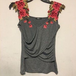 🌷3/$10 Sheilay Gray Wrap Shirt Embroidered Flower Sleeves Tank Size Small🌷